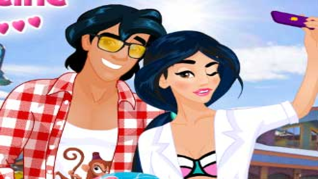 Play Couple Travel Selfie Game Now